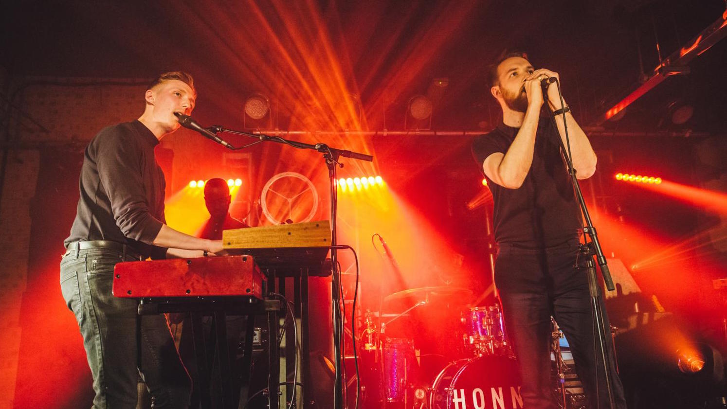 Honne présente son nouvel album en live à Paris